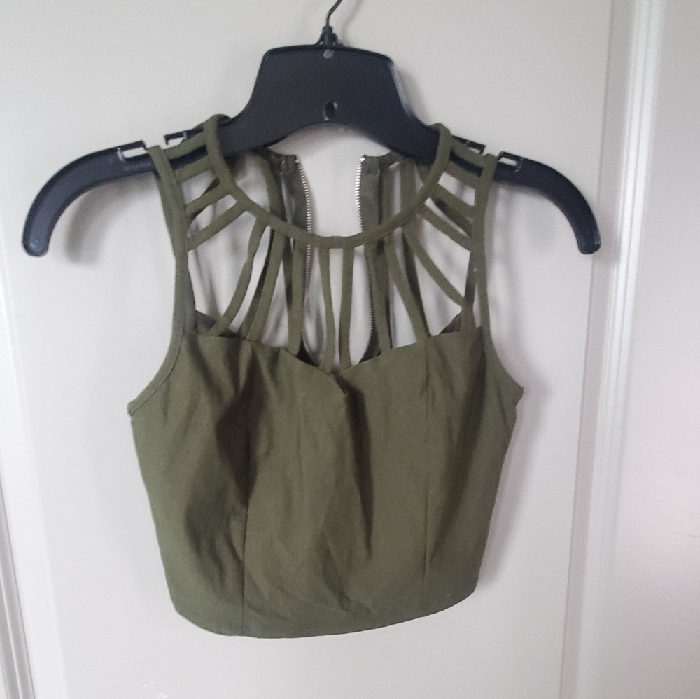 Crop top caged